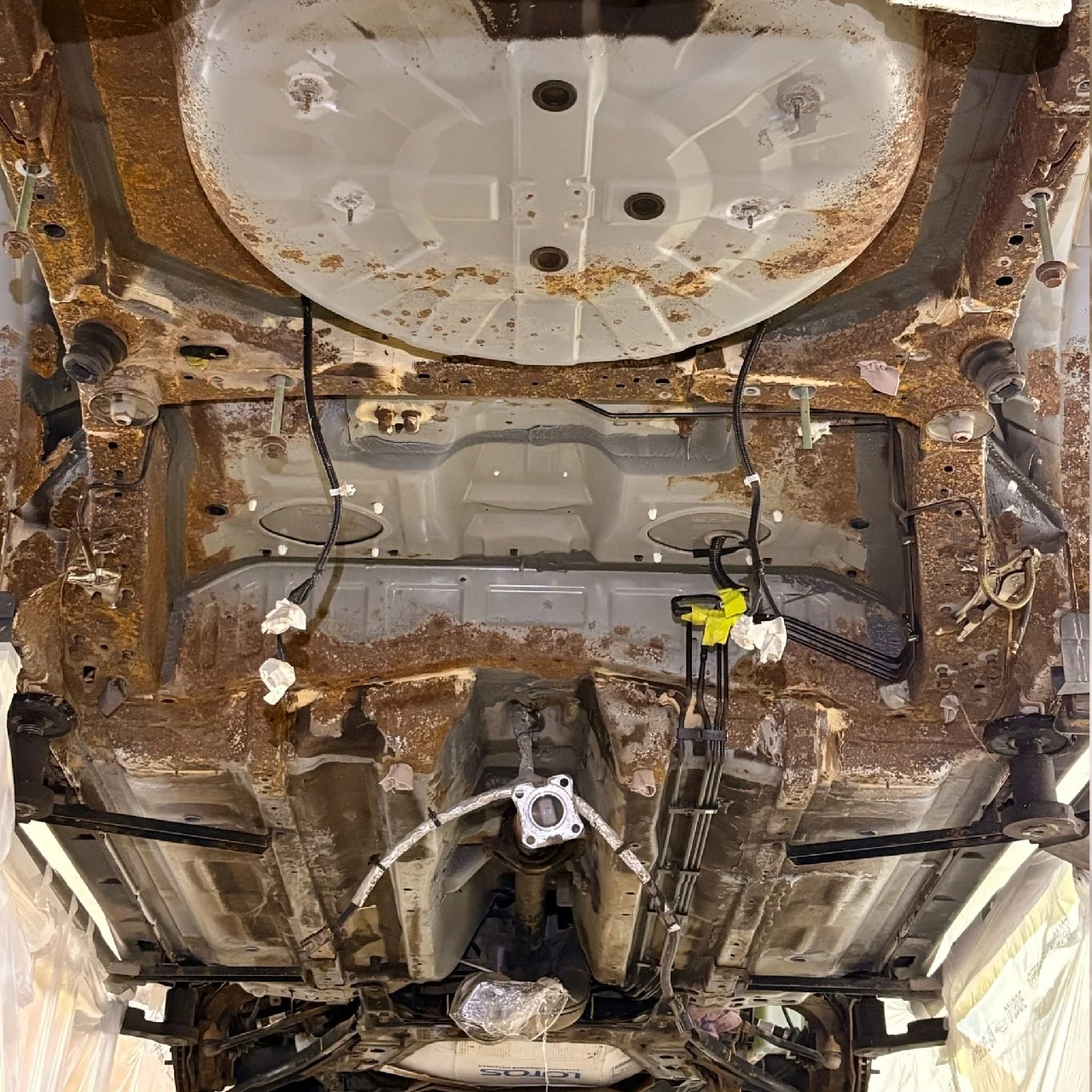 Днище Nissan X-Trail до очистки